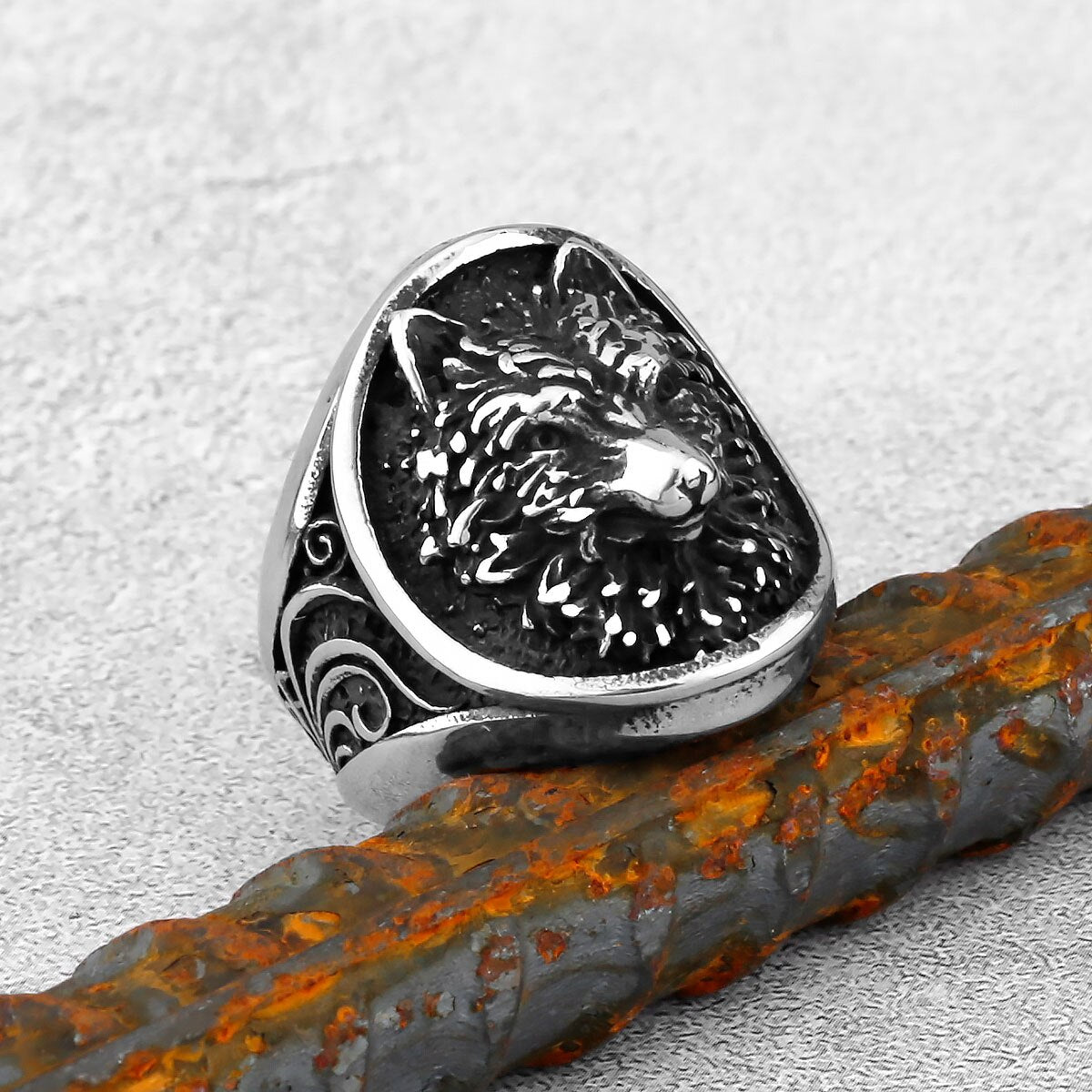 Relief Forest Wolf Ring