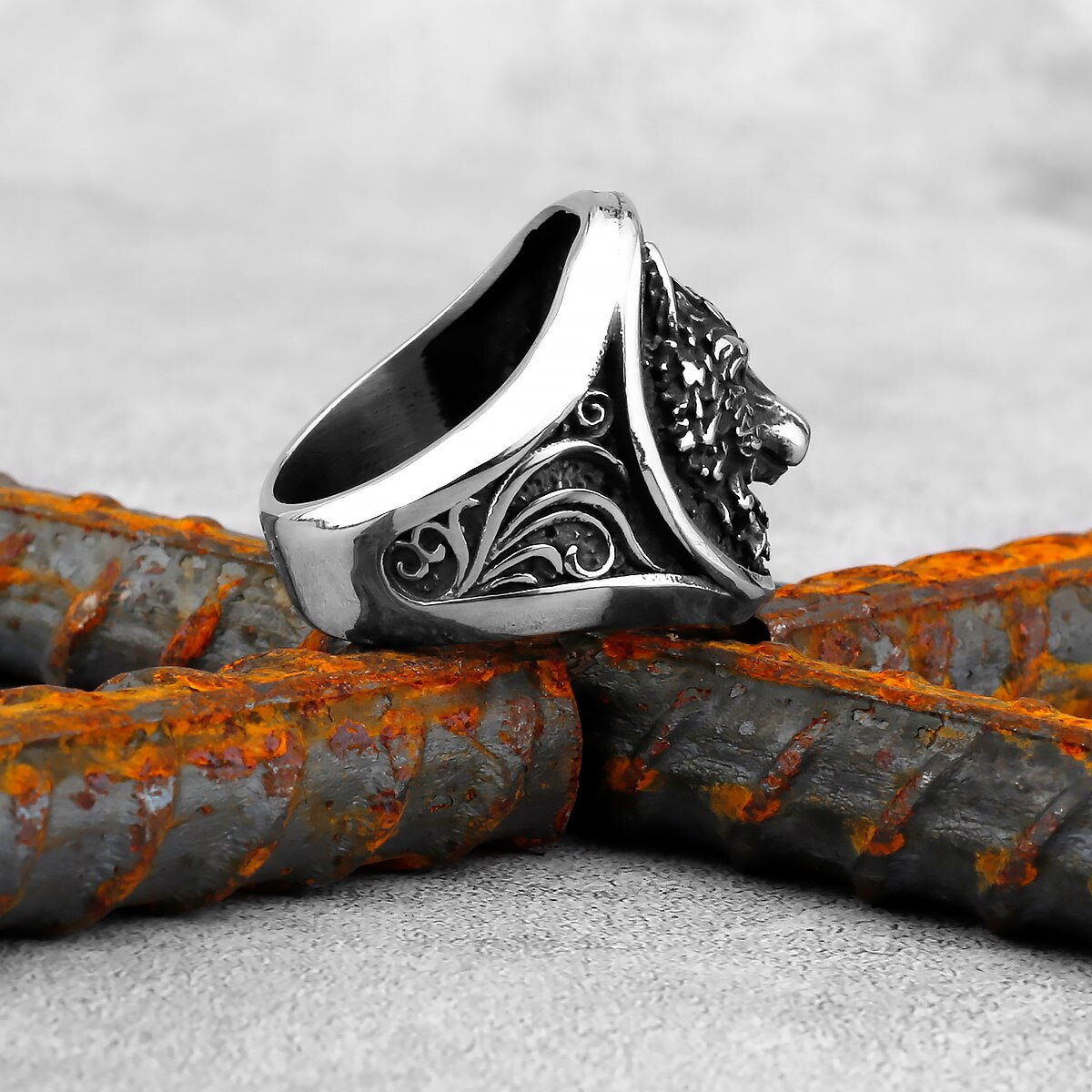 Relief Forest Wolf Ring