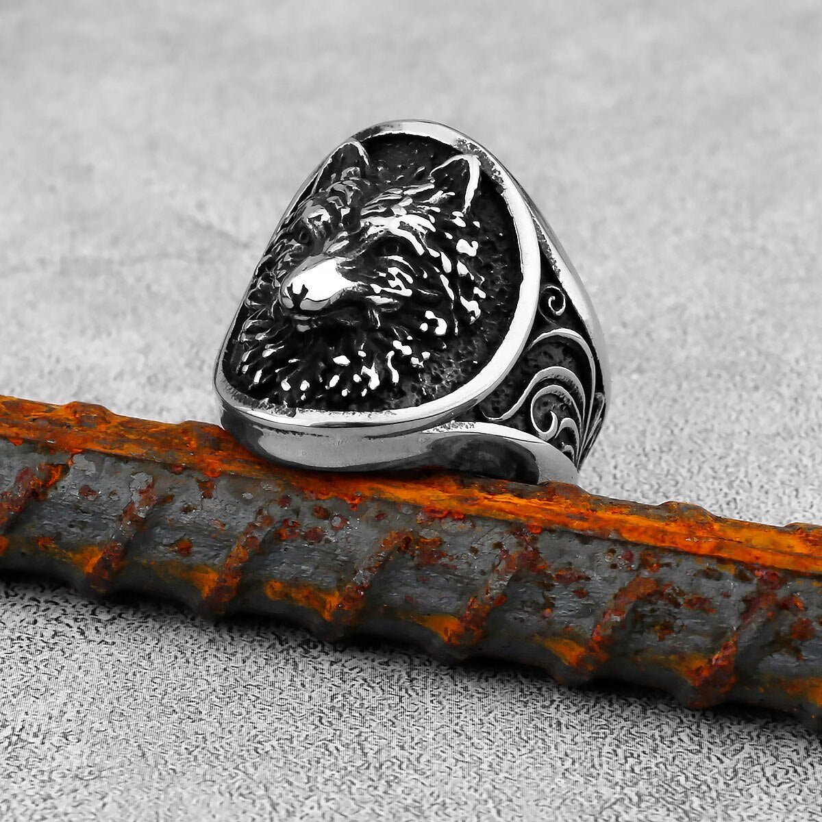 Relief Forest Wolf Ring